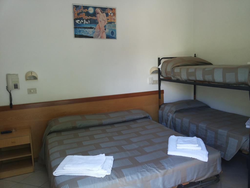 Hotel Cannes Rimini Zimmer foto