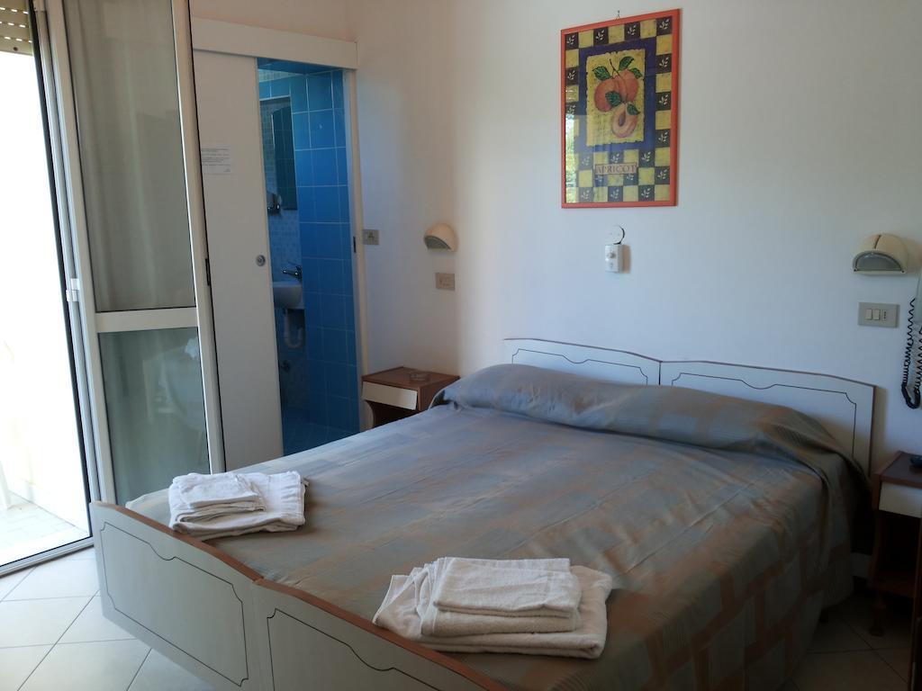 Hotel Cannes Rimini Zimmer foto