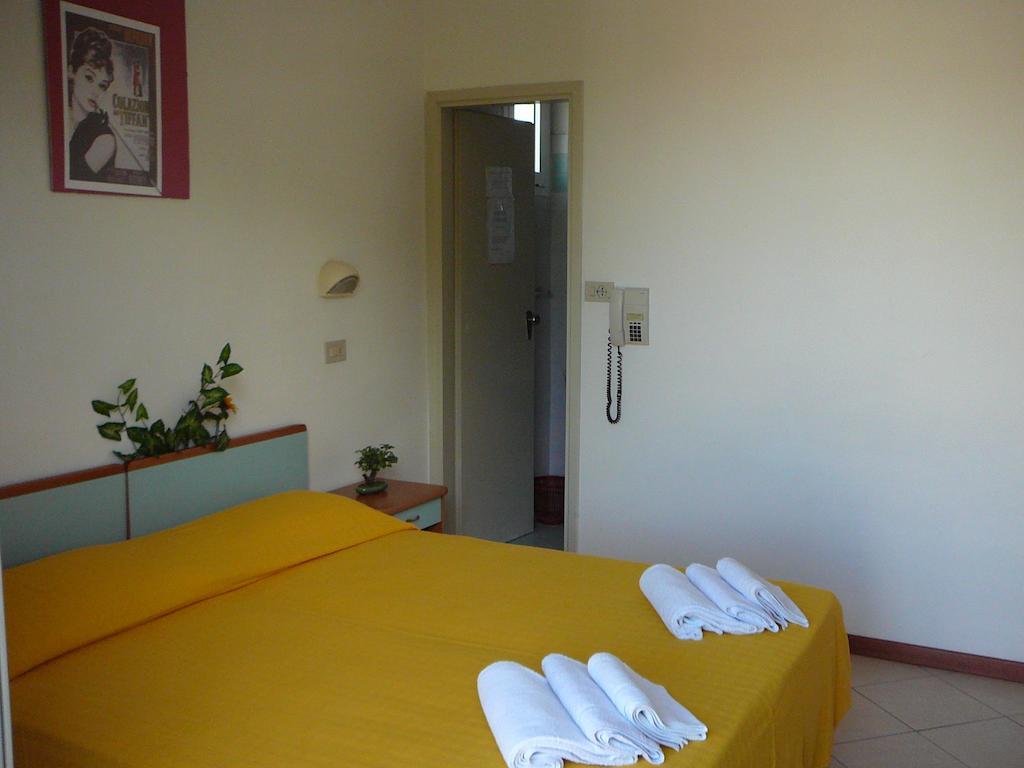 Hotel Cannes Rimini Zimmer foto